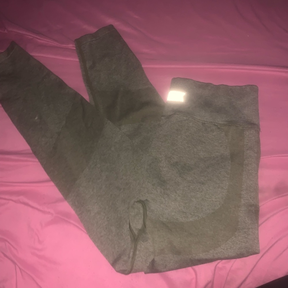 LIKE NEW VS PINK SIZE M SEAMLESS LEGGINGS